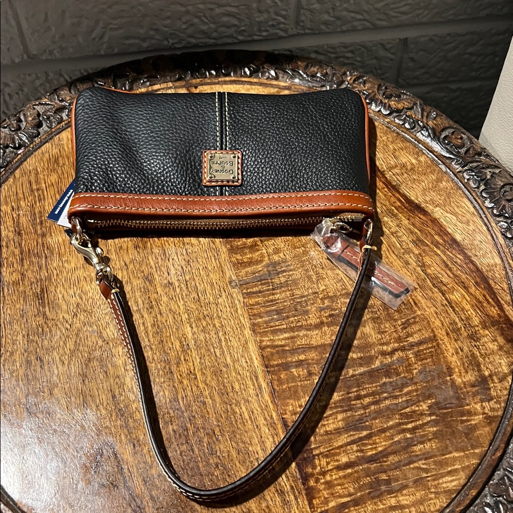 Dooney & Bourke Black Wristlet Pebble Grain Leather - Picture 5 of 16